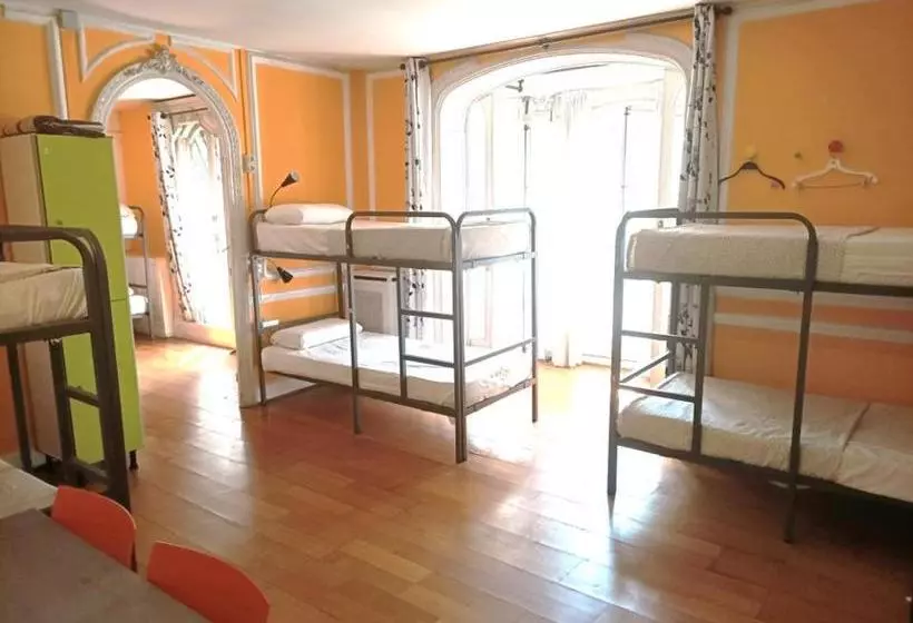 Diagonal House Hostel