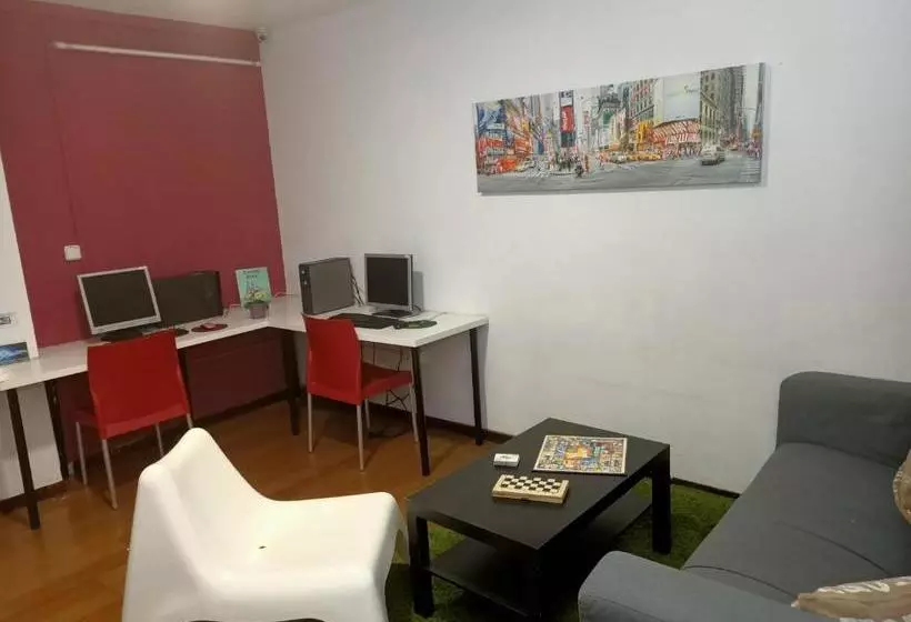 Diagonal House Hostel