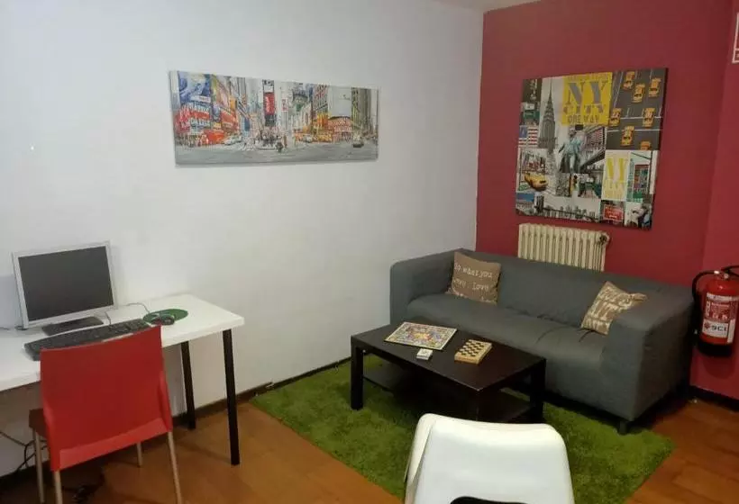 Diagonal House Hostel