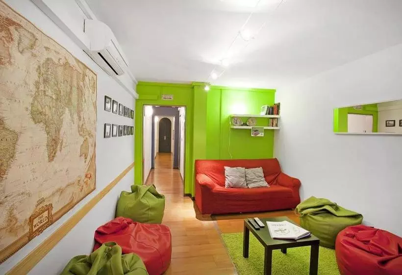 Diagonal House Hostel