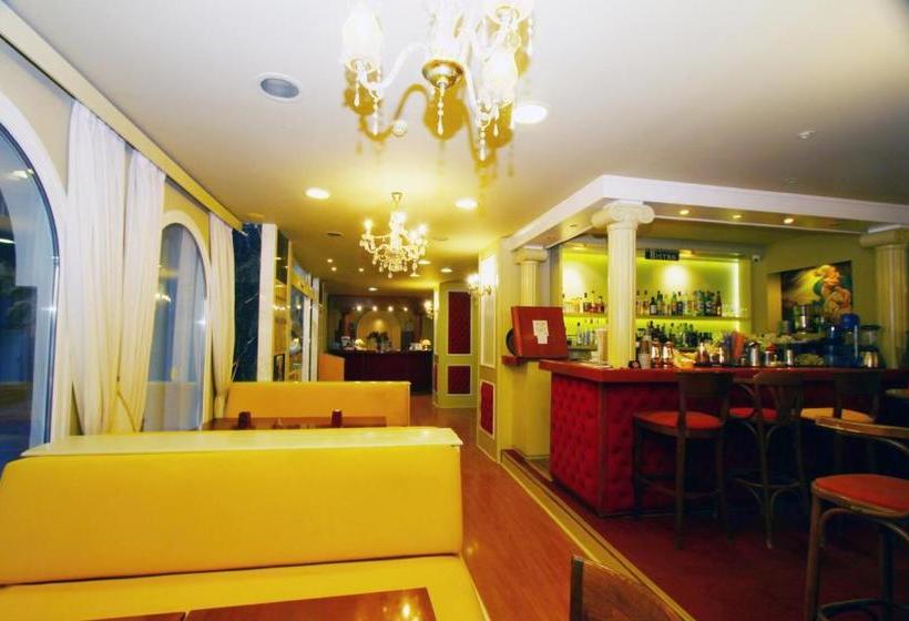 فندق Mantas Seaside Boutique