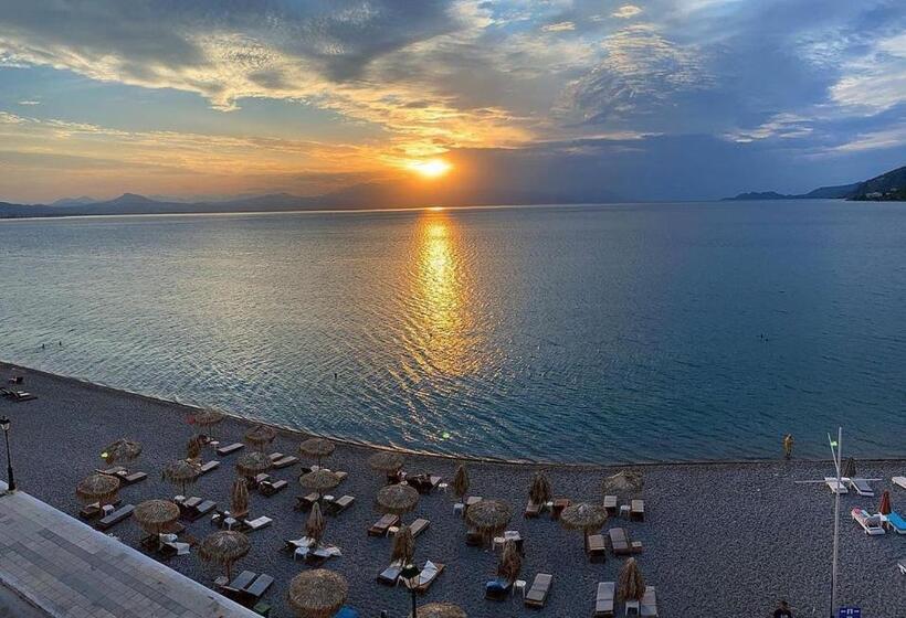 فندق Mantas Seaside Boutique