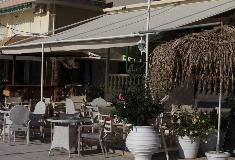 فندق Mantas Seaside Boutique