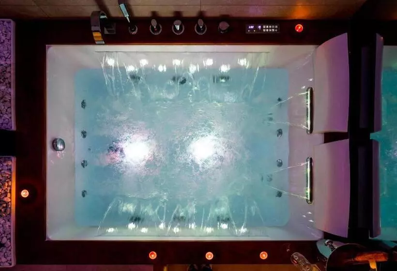 پانسیون Mc Suite Relax