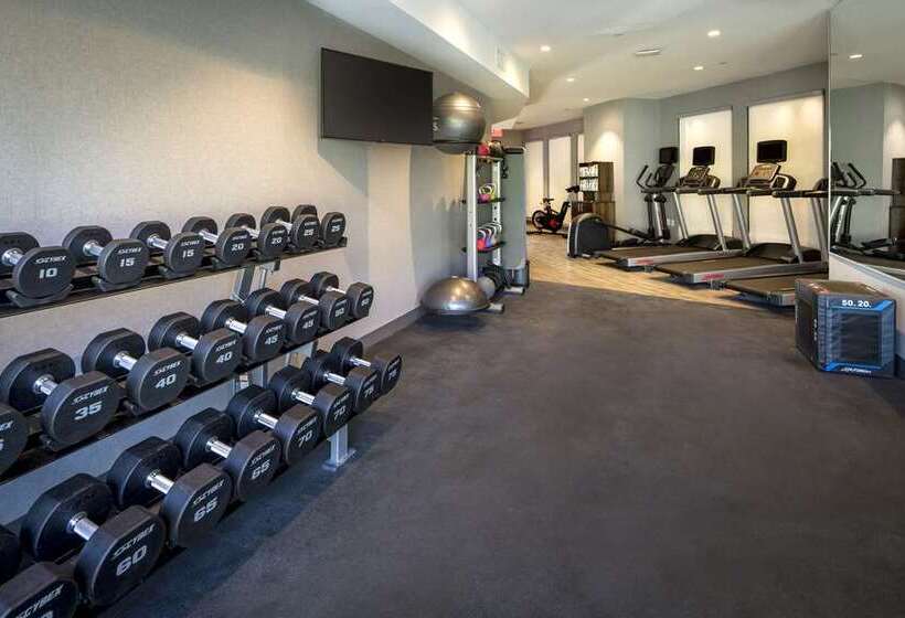 בית מלון כפרי Hampton Inn & Suites Huntington Downtown