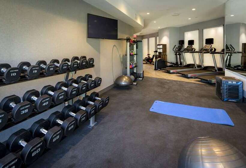 בית מלון כפרי Hampton Inn & Suites Huntington Downtown