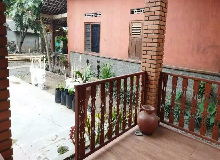 ペンション Borobudur Kampung Homestay  Mufid Mas Ud