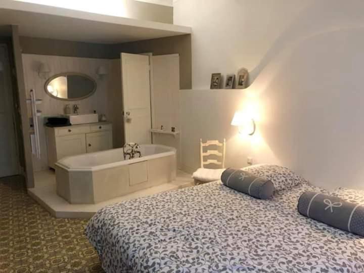 膳宿费 Le 4 Feuilles En Camargue