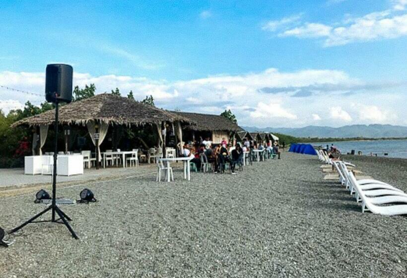 בית מלון כפרי Coco Seaview Beach House