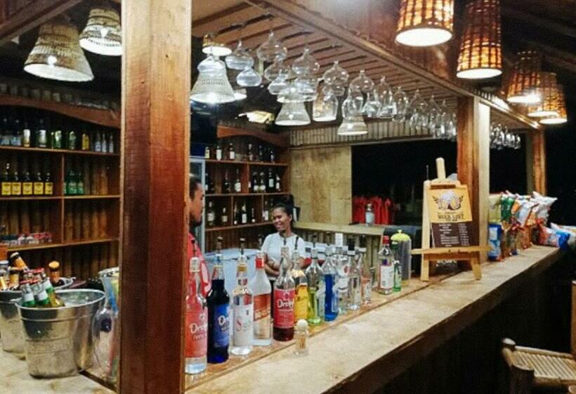 בית מלון כפרי Coco Seaview Beach House