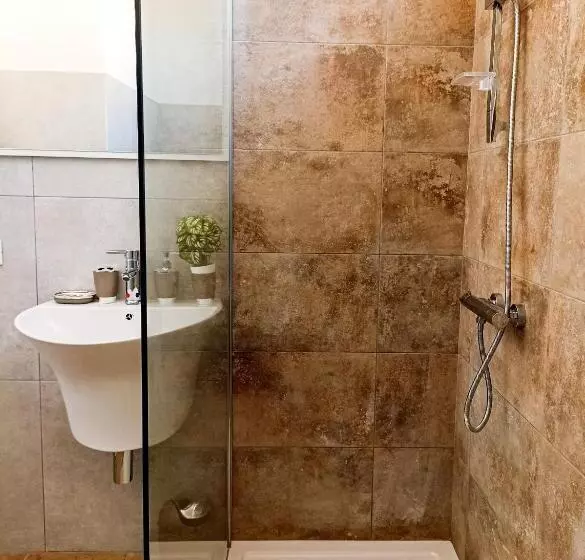 ペンション Kolossoi Guest House