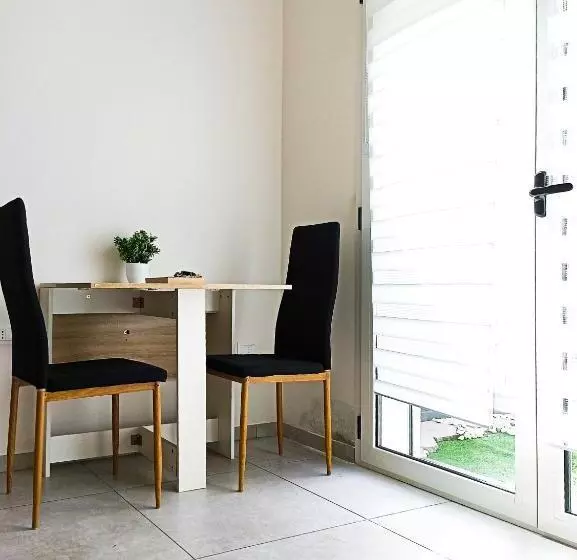 ペンション Kolossoi Guest House