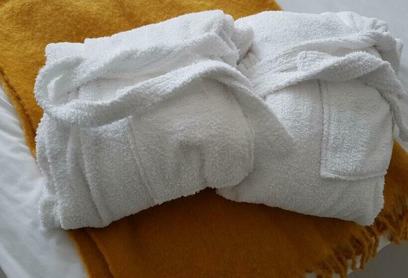 پانسیون Petite Anchorage