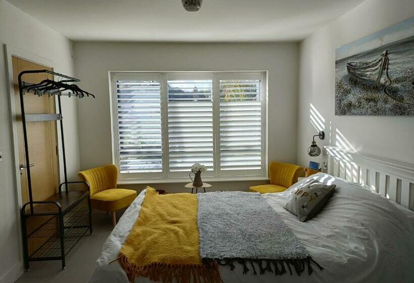 پانسیون Petite Anchorage