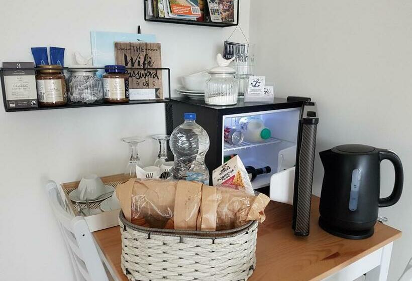 پانسیون Petite Anchorage