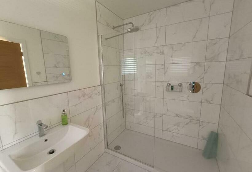 پانسیون Petite Anchorage