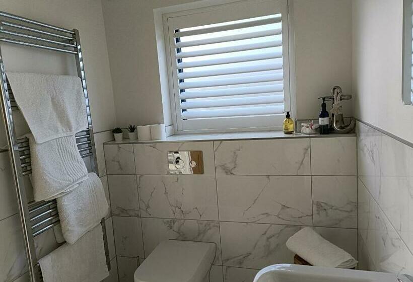 پانسیون Petite Anchorage