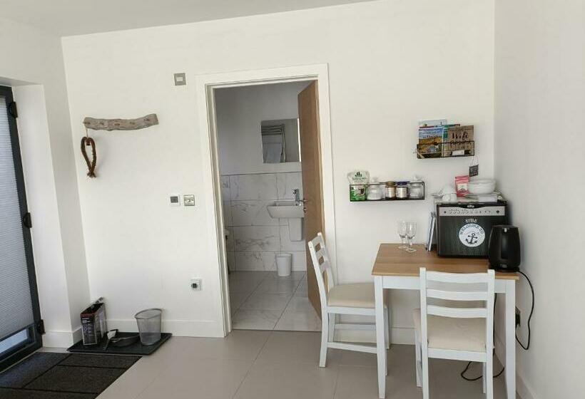 پانسیون Petite Anchorage