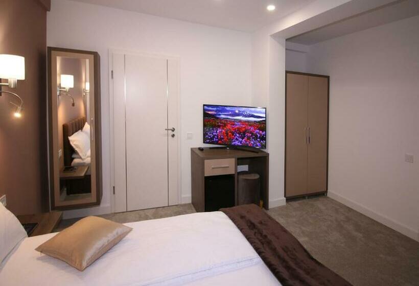 پانسیون The Butterfly