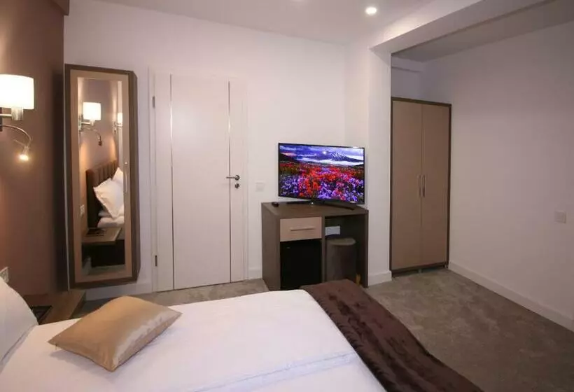 Majatalo The Butterfly