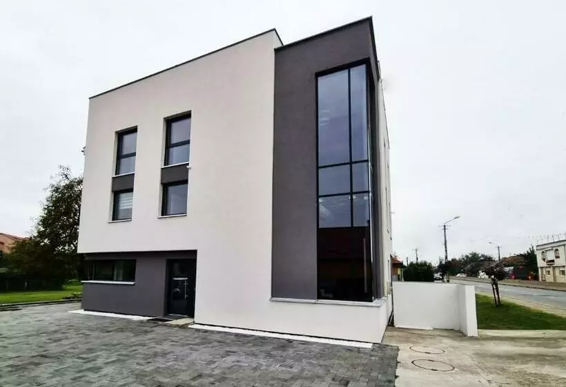 Majatalo The Butterfly