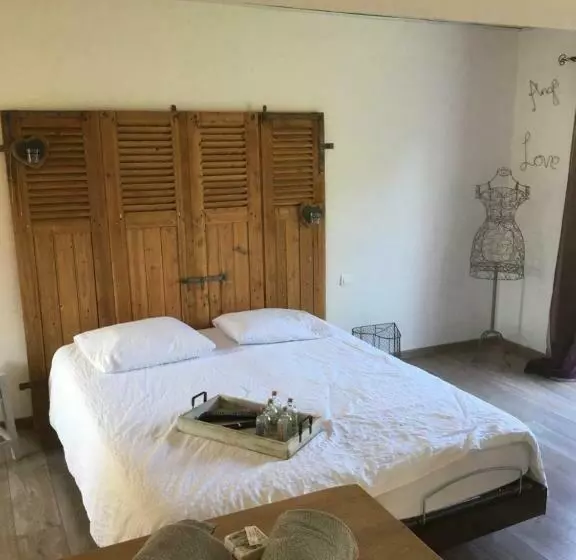 Aamiaismajoitus (B&B) Chambre D Hôtes Les Trois Châteaux