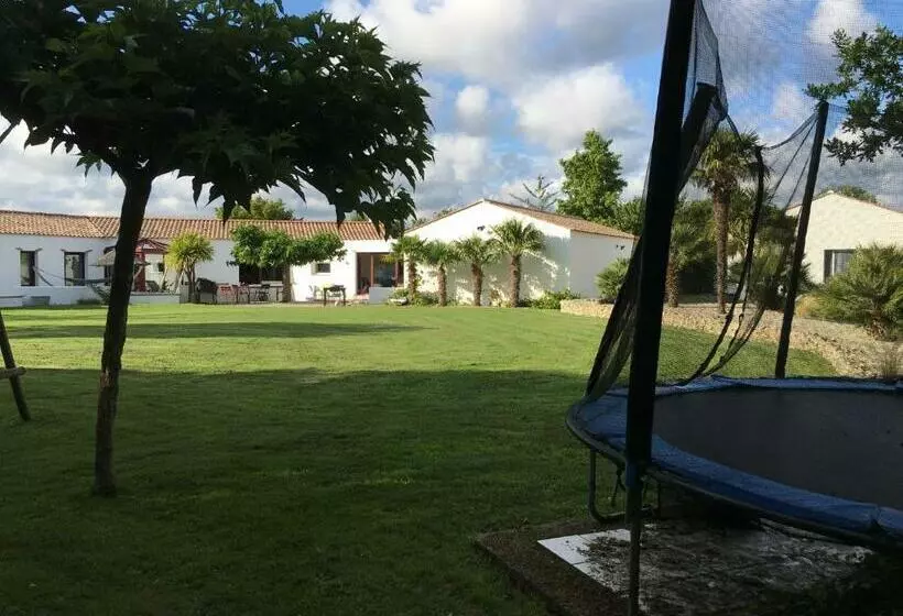 Aamiaismajoitus (B&B) Chambre D Hôtes Les Trois Châteaux