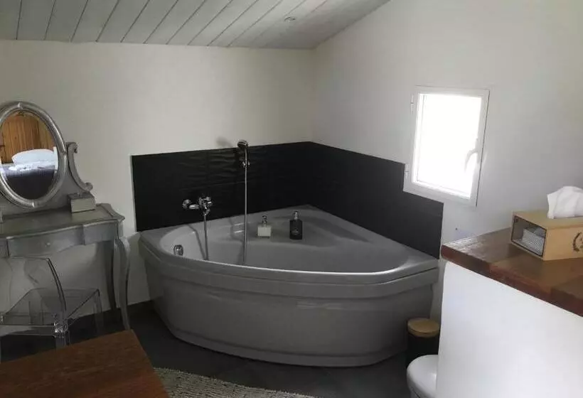 Aamiaismajoitus (B&B) Chambre D Hôtes Les Trois Châteaux