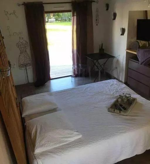 Aamiaismajoitus (B&B) Chambre D Hôtes Les Trois Châteaux