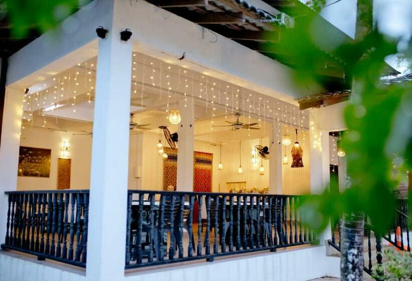 בית מלון כפרי Lisnaree Beach Resort