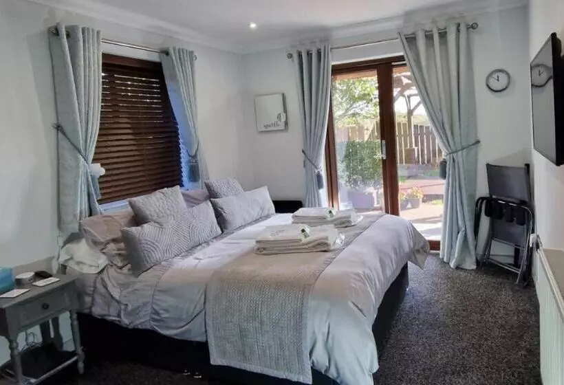 Aamiaismajoitus (B&B) Room On The River