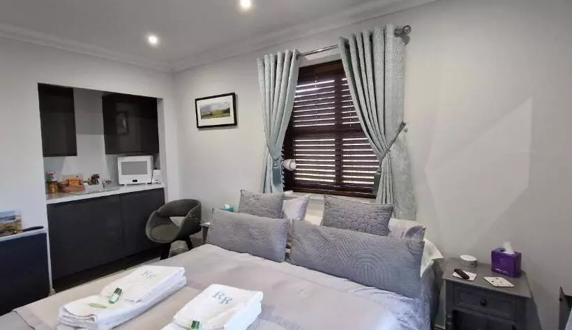 Aamiaismajoitus (B&B) Room On The River