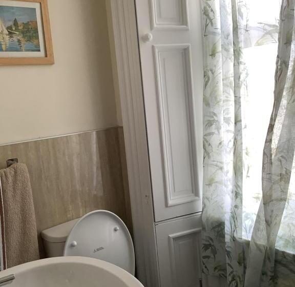 Westlea Bed And Breakfast