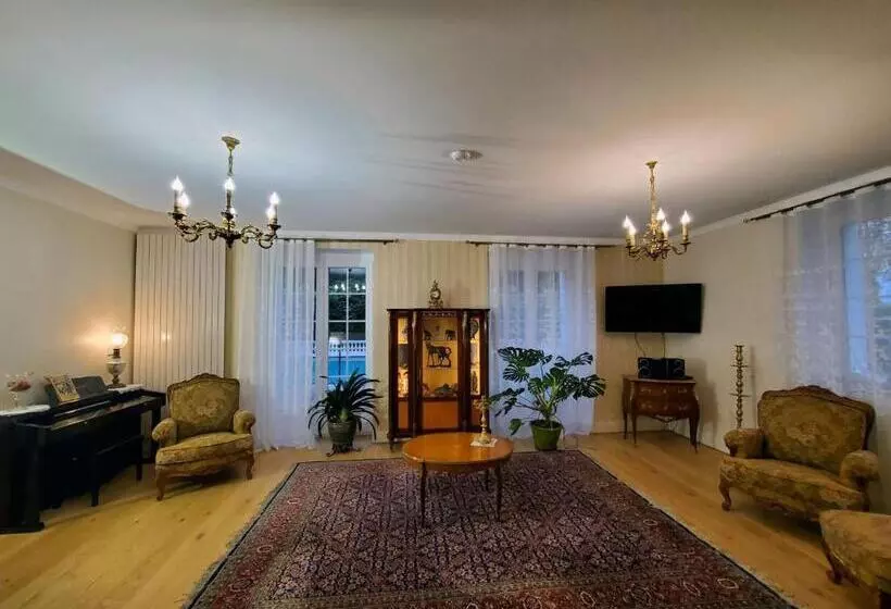 Aamiaismajoitus (B&B) Logis Vélès