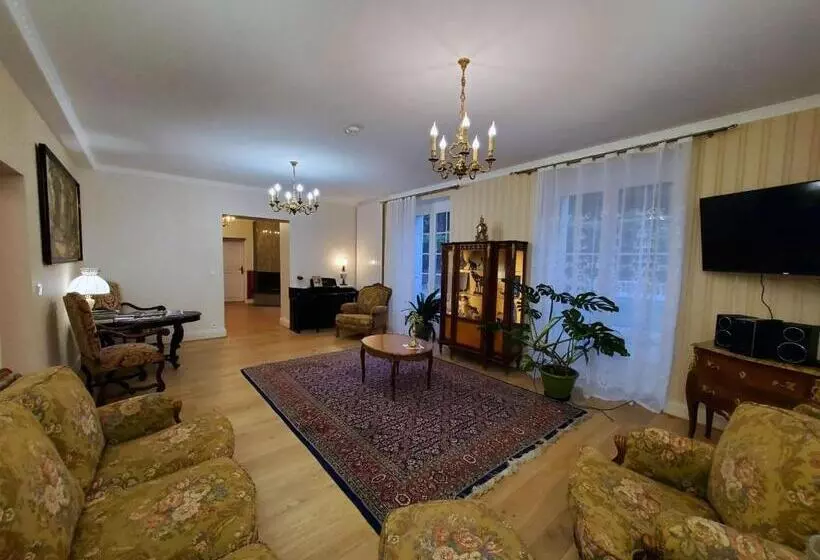 Aamiaismajoitus (B&B) Logis Vélès