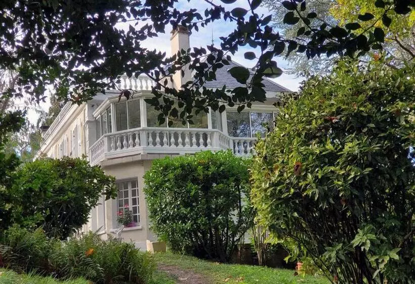 Aamiaismajoitus (B&B) Logis Vélès