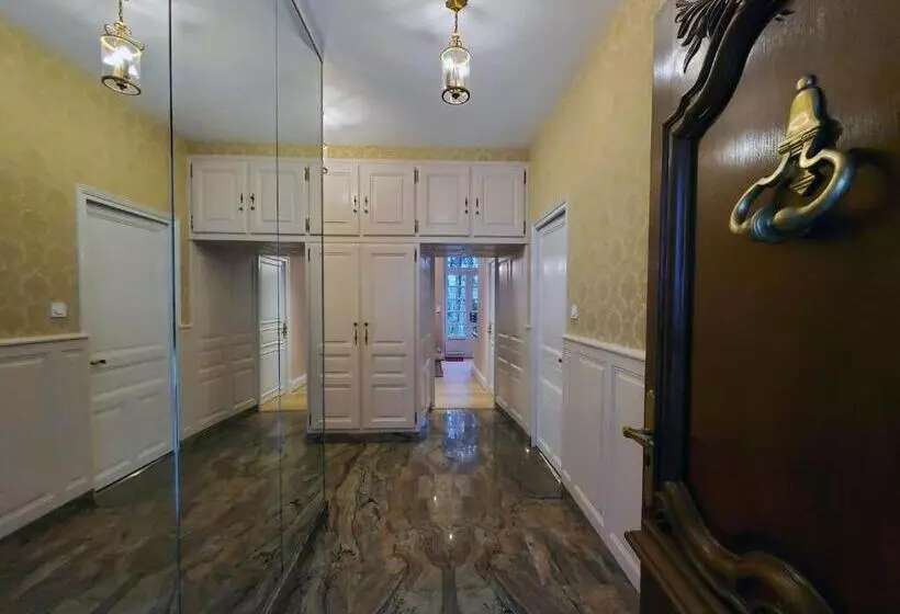 Aamiaismajoitus (B&B) Logis Vélès