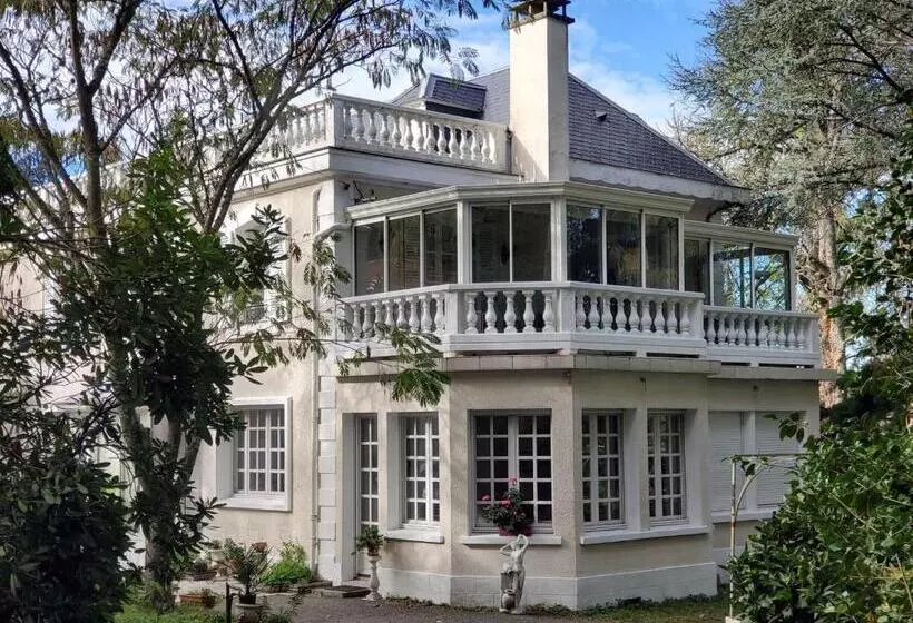 Aamiaismajoitus (B&B) Logis Vélès