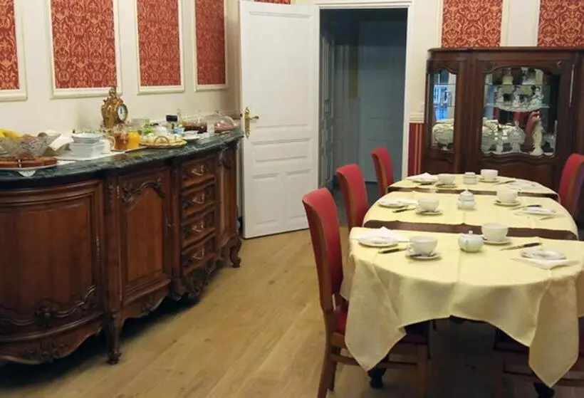 Aamiaismajoitus (B&B) Logis Vélès