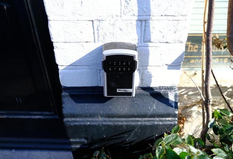 Eelhouse Private Studio