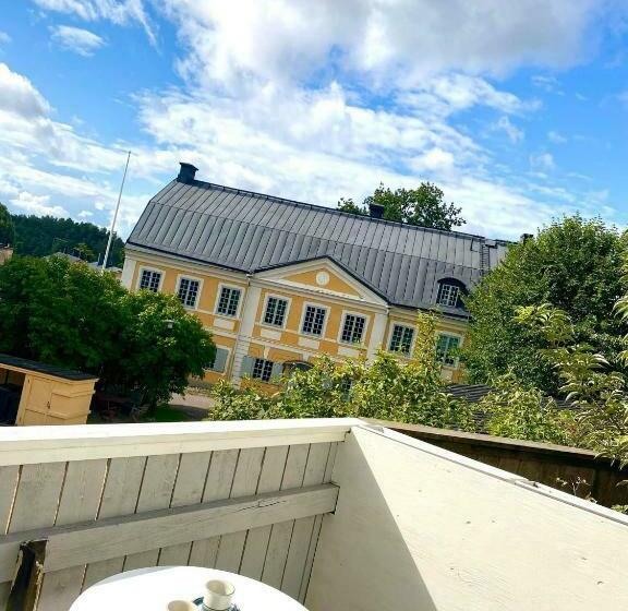 Piispan Majatalo, Pieni Erillistalo