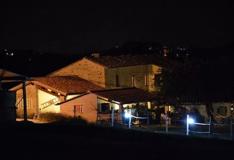 تختخواب و صبحانه Perugia Farmhouse