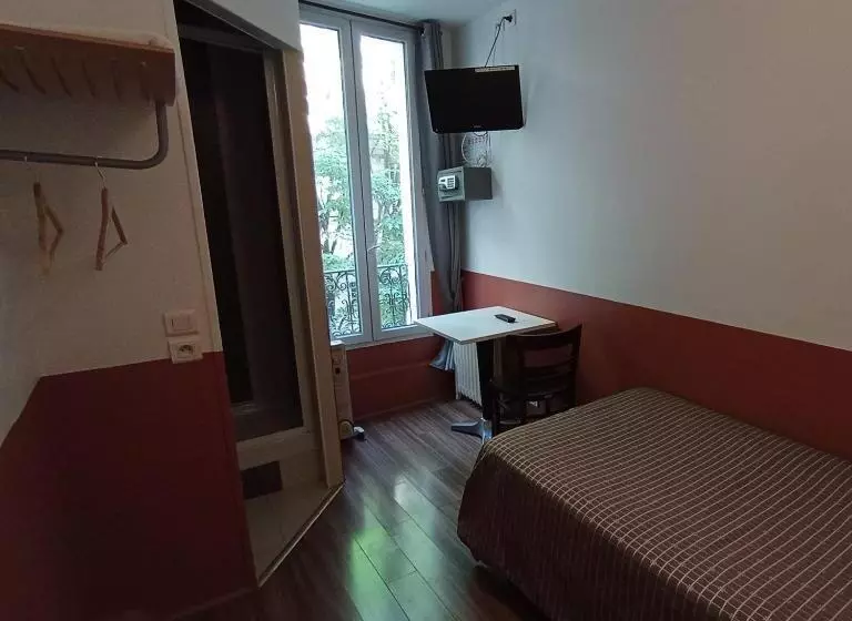 Caulaincourt Montmartre By Hiphophostels