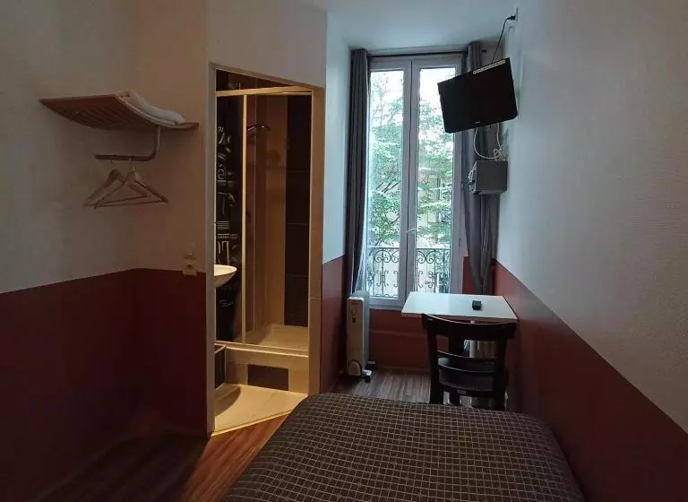 Caulaincourt Montmartre By Hiphophostels