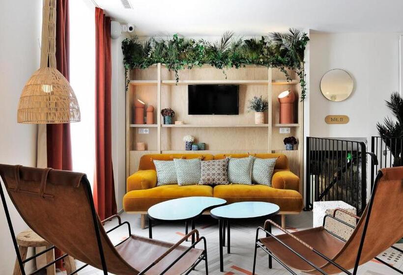 Caulaincourt Montmartre By Hiphophostels