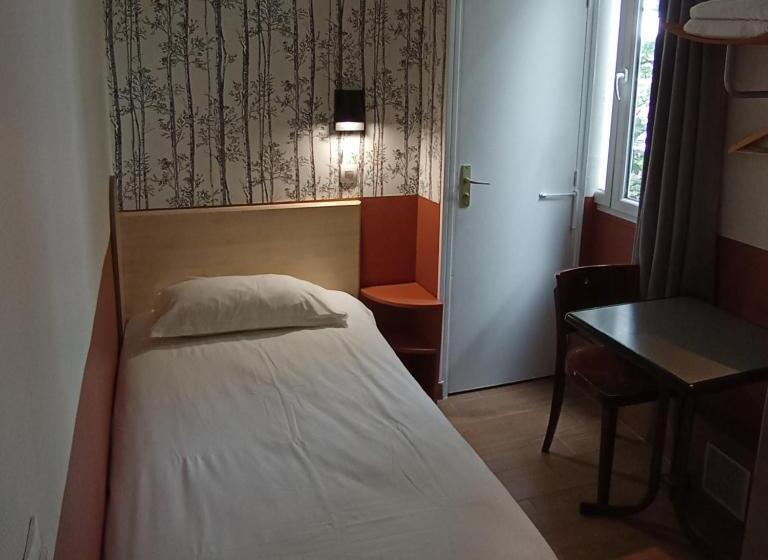 Caulaincourt Montmartre By Hiphophostels