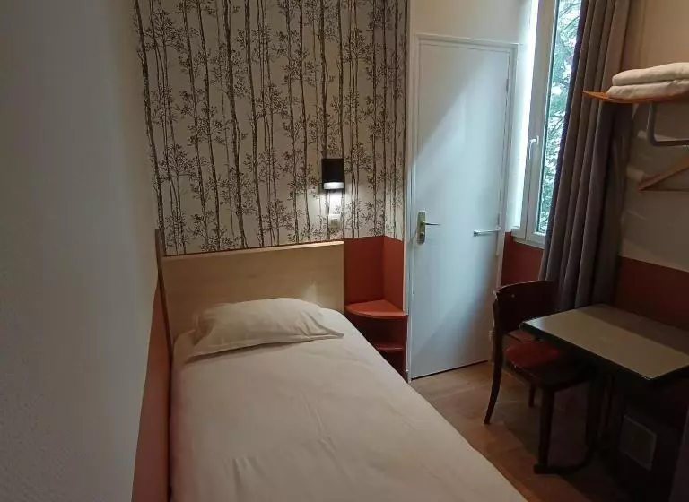 Caulaincourt Montmartre By Hiphophostels