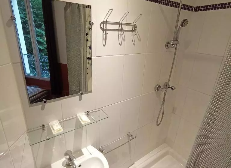 Caulaincourt Montmartre By Hiphophostels