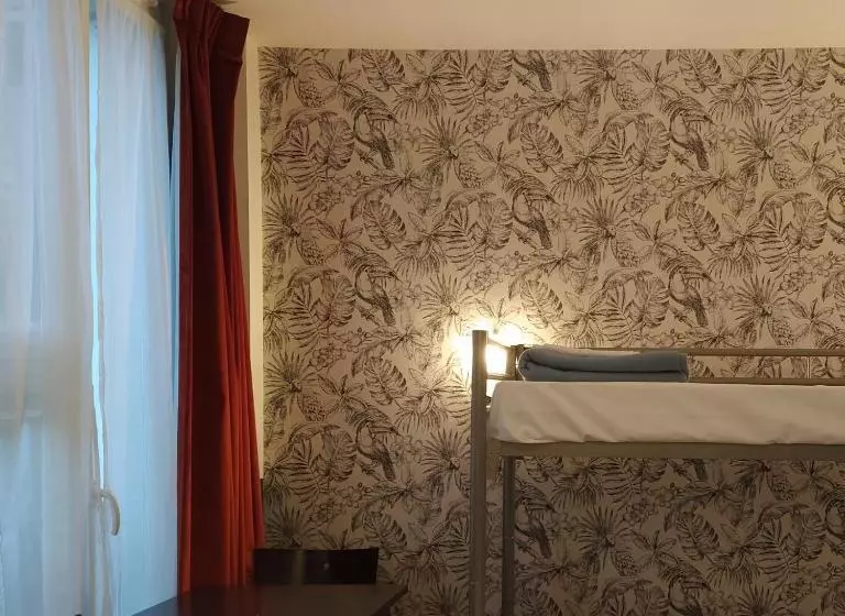 Caulaincourt Montmartre By Hiphophostels