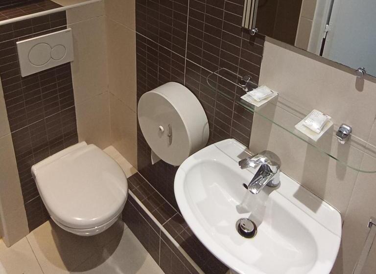 Caulaincourt Montmartre By Hiphophostels